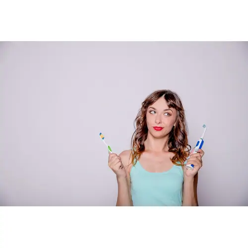 Яка зубна щітка краща: електрична чи звичайна?