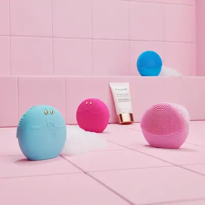 Інтелектуальний пристрій для очищення обличчя Foreo LUNA play smart 2 Tickle Me Pink