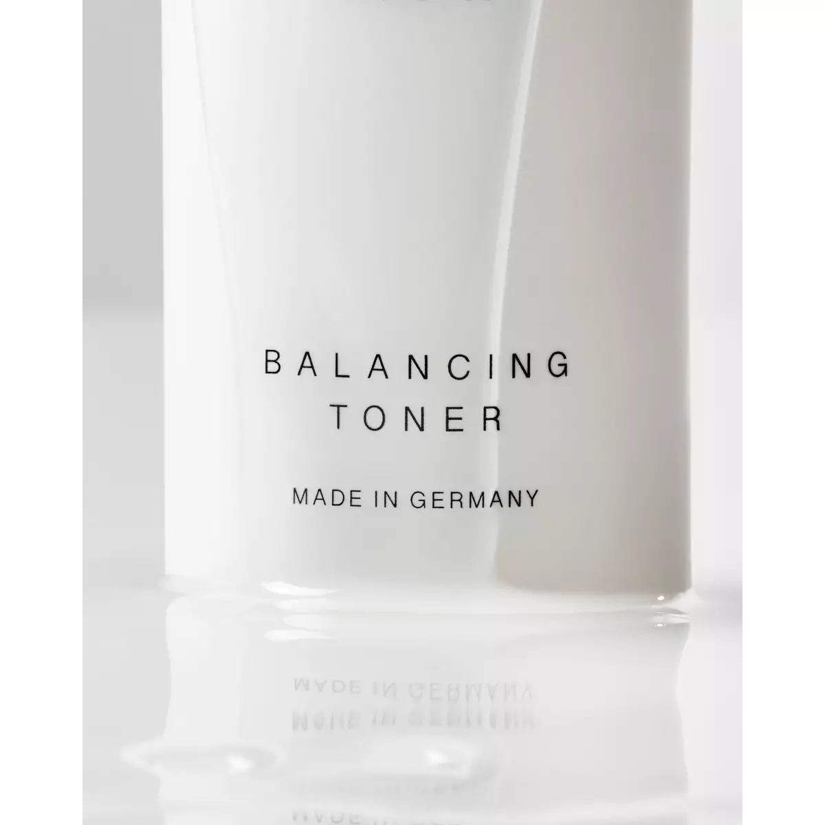 Освежающий балансирующий тоник для лица Dr. Barbara Sturm Balancing Toner