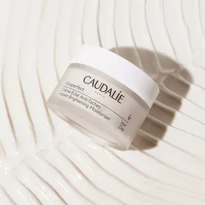 Дневной крем для сияния кожи с ниацинамидом Caudalie Vinoperfect Instant Brightening Mousturizer Cream