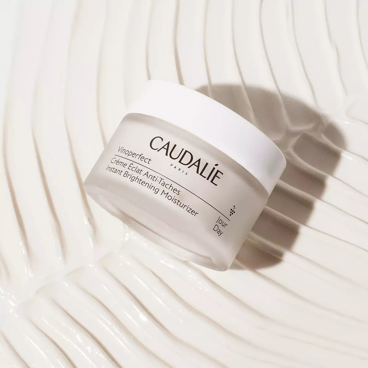 Дневной крем для сияния кожи с ниацинамидом Caudalie Vinoperfect Instant Brightening Mousturizer Cream