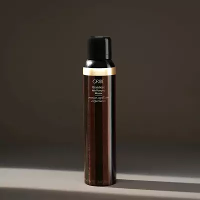 Пена, обеспечивающая гибкий объем и толщину волос Oribe Grandiose Hair Plumping Mousse