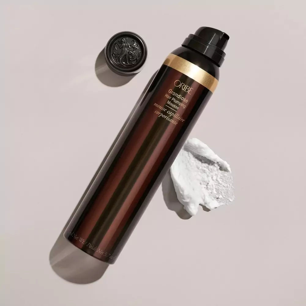 Піна, яка забезпечує гнучкий обєм і товщину волосся Oribe Grandiose Hair Plumping Mousse