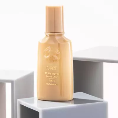 Текстурирующий бальзам для волос с волнистым эффектом Oribe Matte Waves Texture Lotion