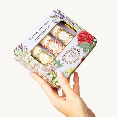 Подарочный набор по уходу за руками Эссеншелс Panier des Sens Essentials Tin Box 3 Hand Creams - ESS21009