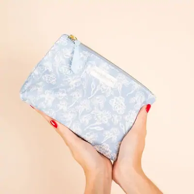 Набор для путешествий Яркий Ирис Panier des Sens Absolutes Travel Set Blooming Iris - ABS20552