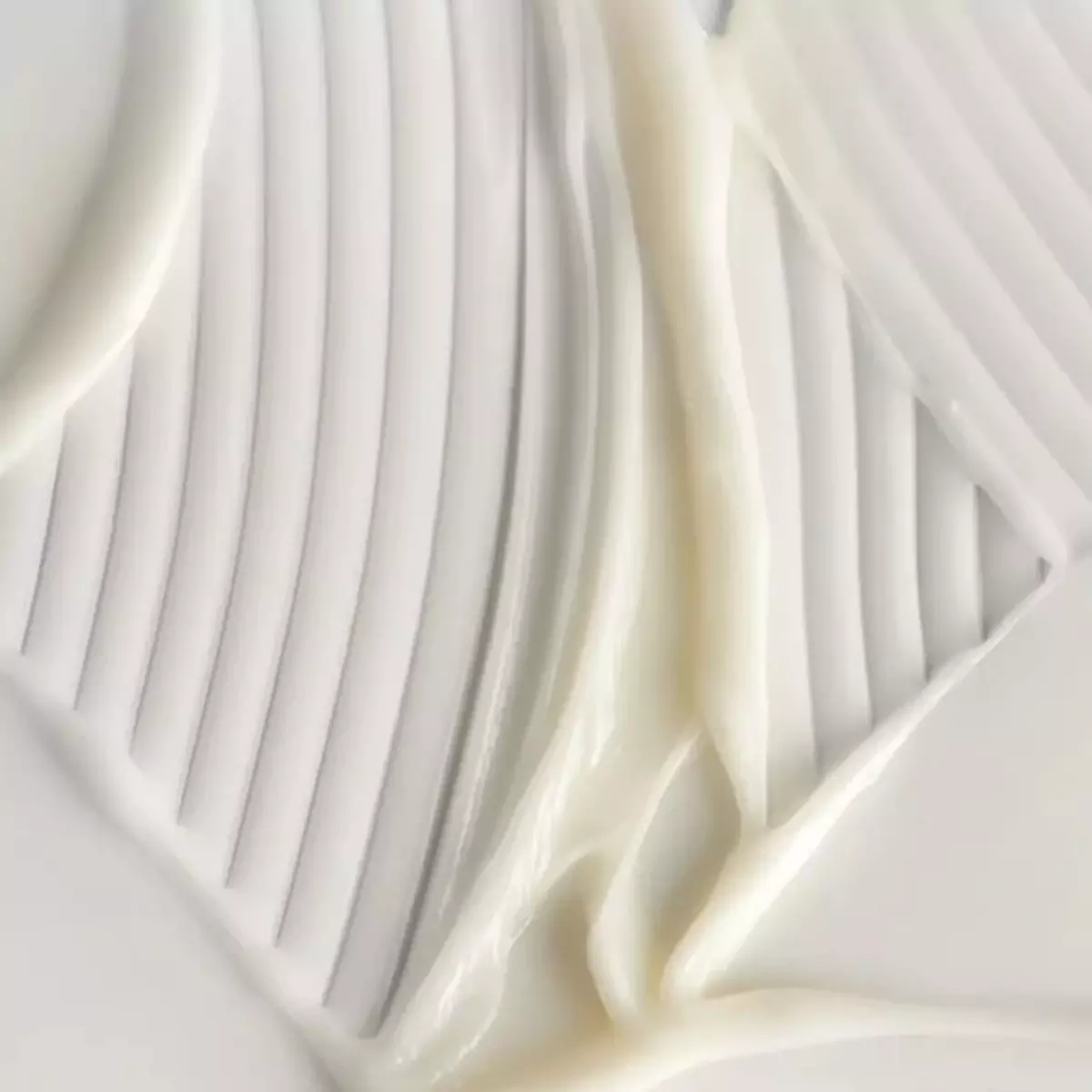 Кондиционер с формулой ухода за кожей головы и увеличение объема Revitalash Thickening Conditioner