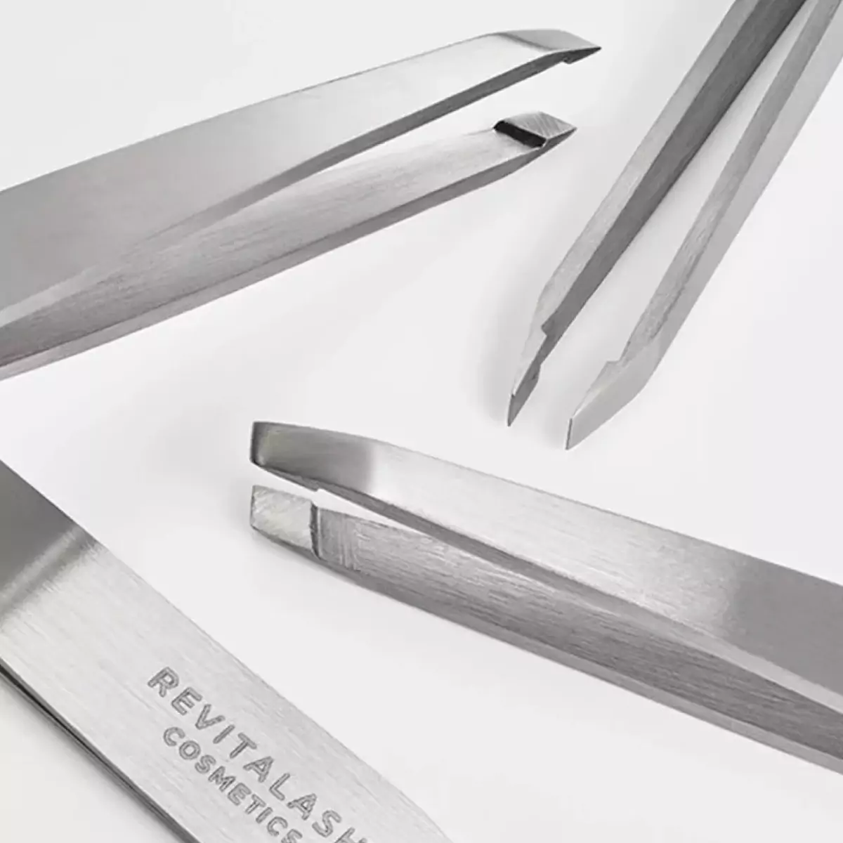 Професійний пінцет Revitalash Precision Tweezer