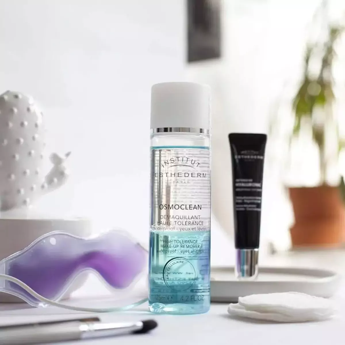 Мякий двофазний засіб для зняття макіяжу з очей та губ Institut Esthederm High tolerance make-up remover
