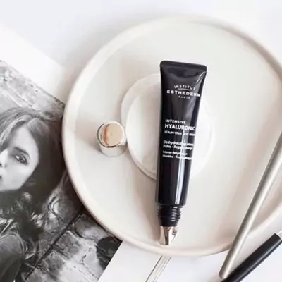 Сироватка для зони навколо очей на основі гіалуронової кислоти Institut Esthederm Intensive Hyaluronic Eye Serum
