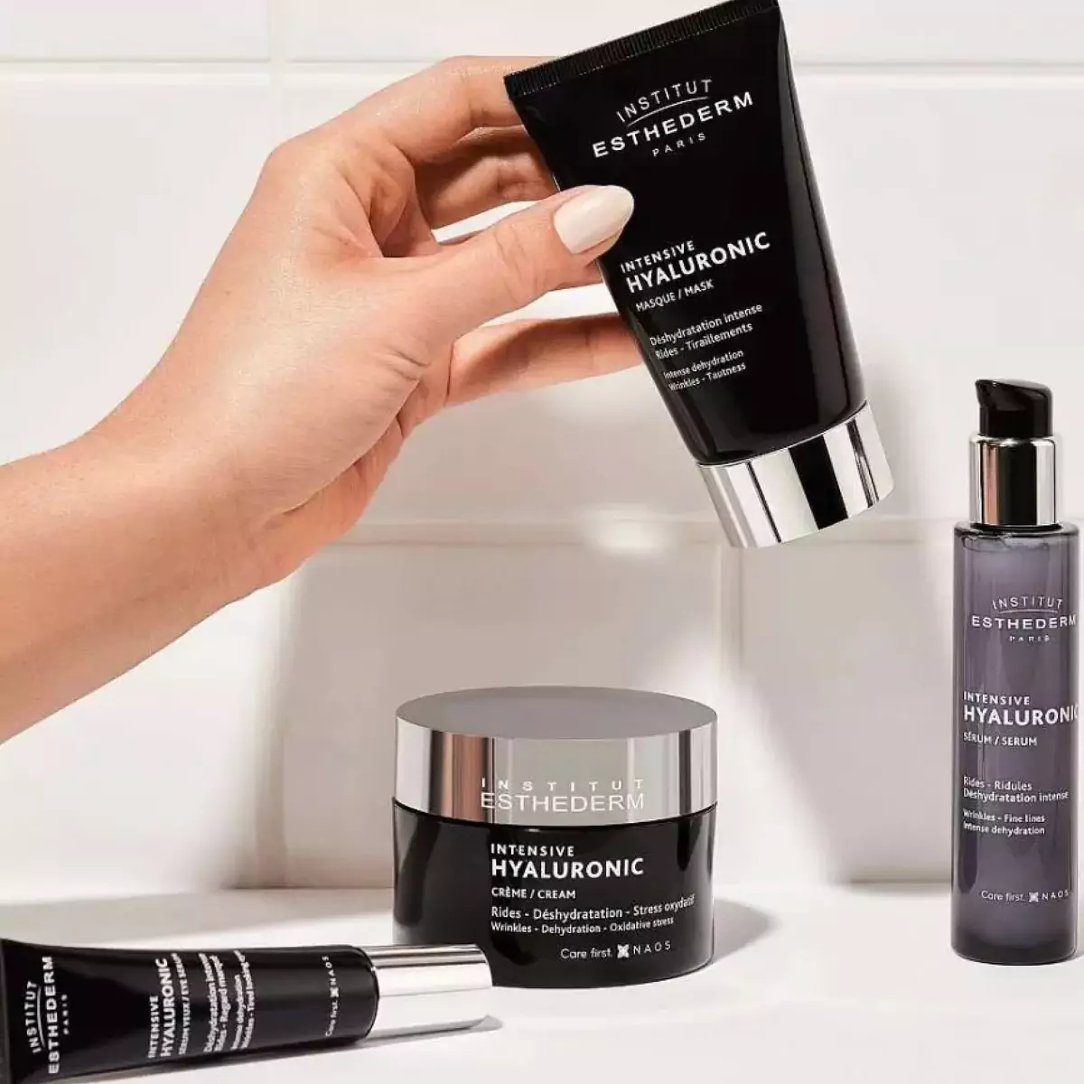 Сироватка для зони навколо очей на основі гіалуронової кислоти Institut Esthederm Intensive Hyaluronic Eye Serum