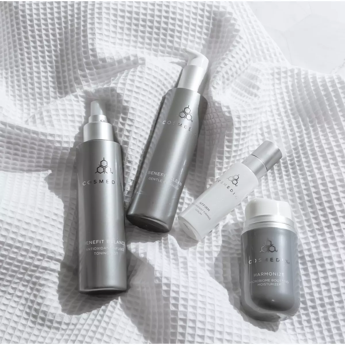 Нежное очищающее средство Cosmedix Benefit Clean