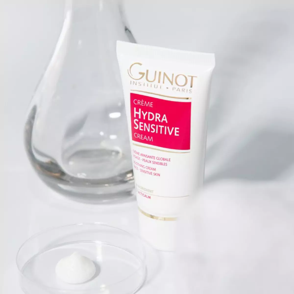 Десенсибилизирующий защитный крем Guinot Creme Hydra Sensitive