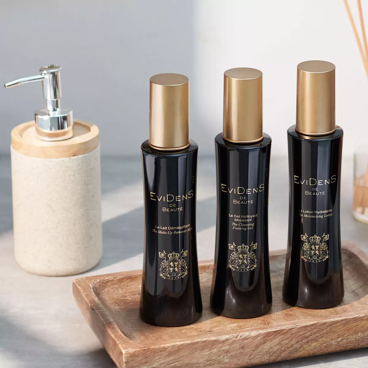 Легкий пенящийся гель-мусс для снятия макияжа EviDenS De Beaute The Cleansing Foaming Gel