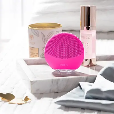 Модернізований очищуючий масажер для обличчя FOREO LUNA mini 3 Fuchsia